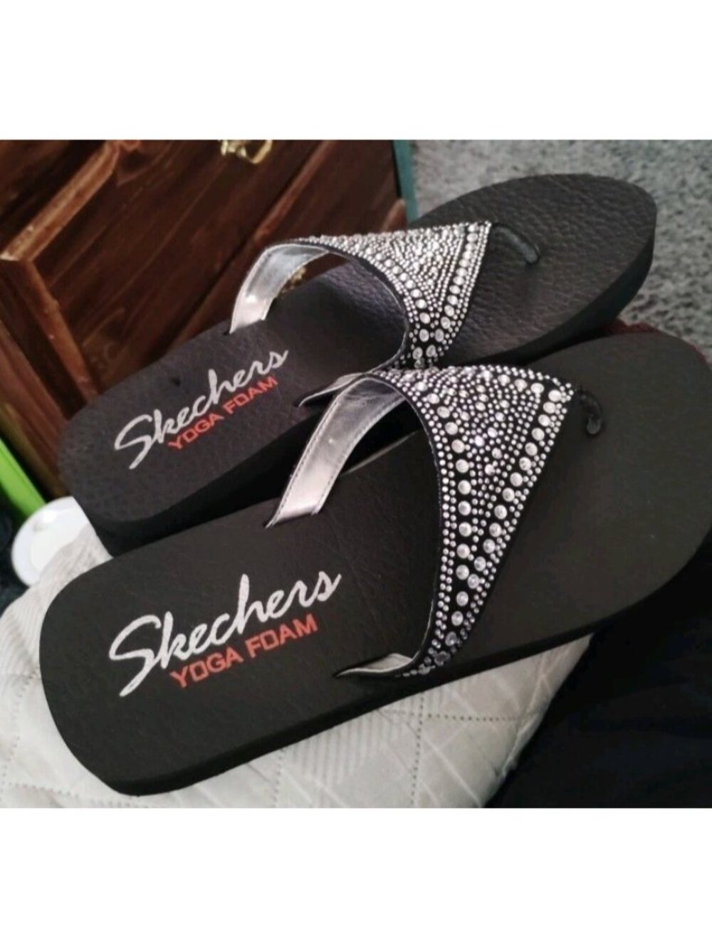 Skechers Size 10 Yoga Foam Vinyasa Jeweled Bling Wedge Flip Flops Rhinestone - Picture 10 of 10